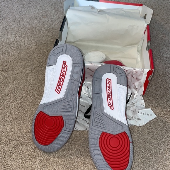 Air Jordans 3 Retro Fire Red Cement Grey - Picture 3 of 6